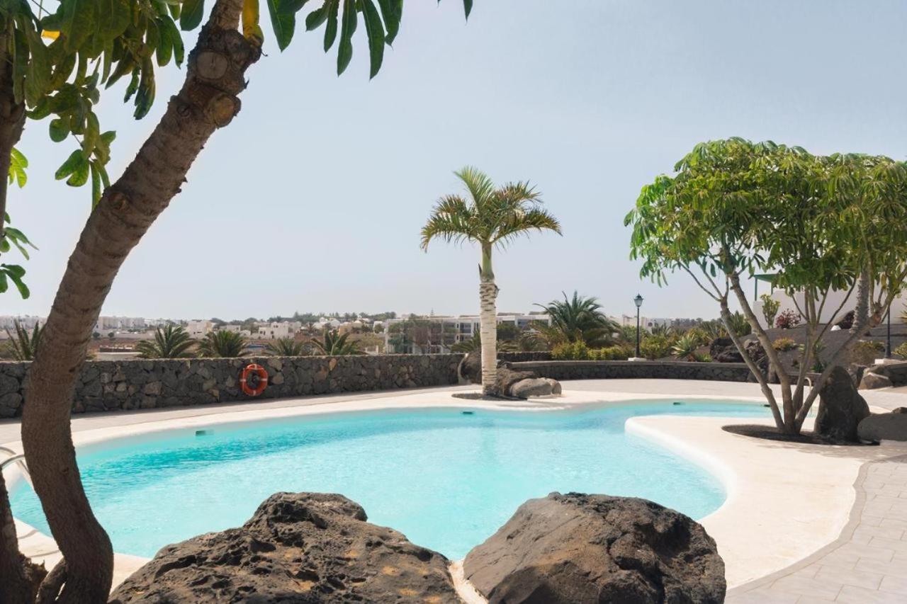 Apartamento Om Con Piscina Y Vistas Al Mar Apartman Costa Teguise Kültér fotó