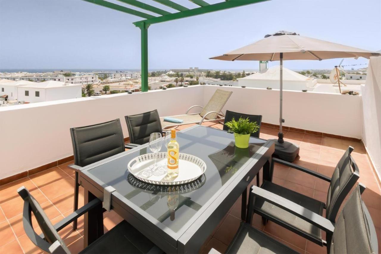 Apartamento Om Con Piscina Y Vistas Al Mar Apartman Costa Teguise Kültér fotó