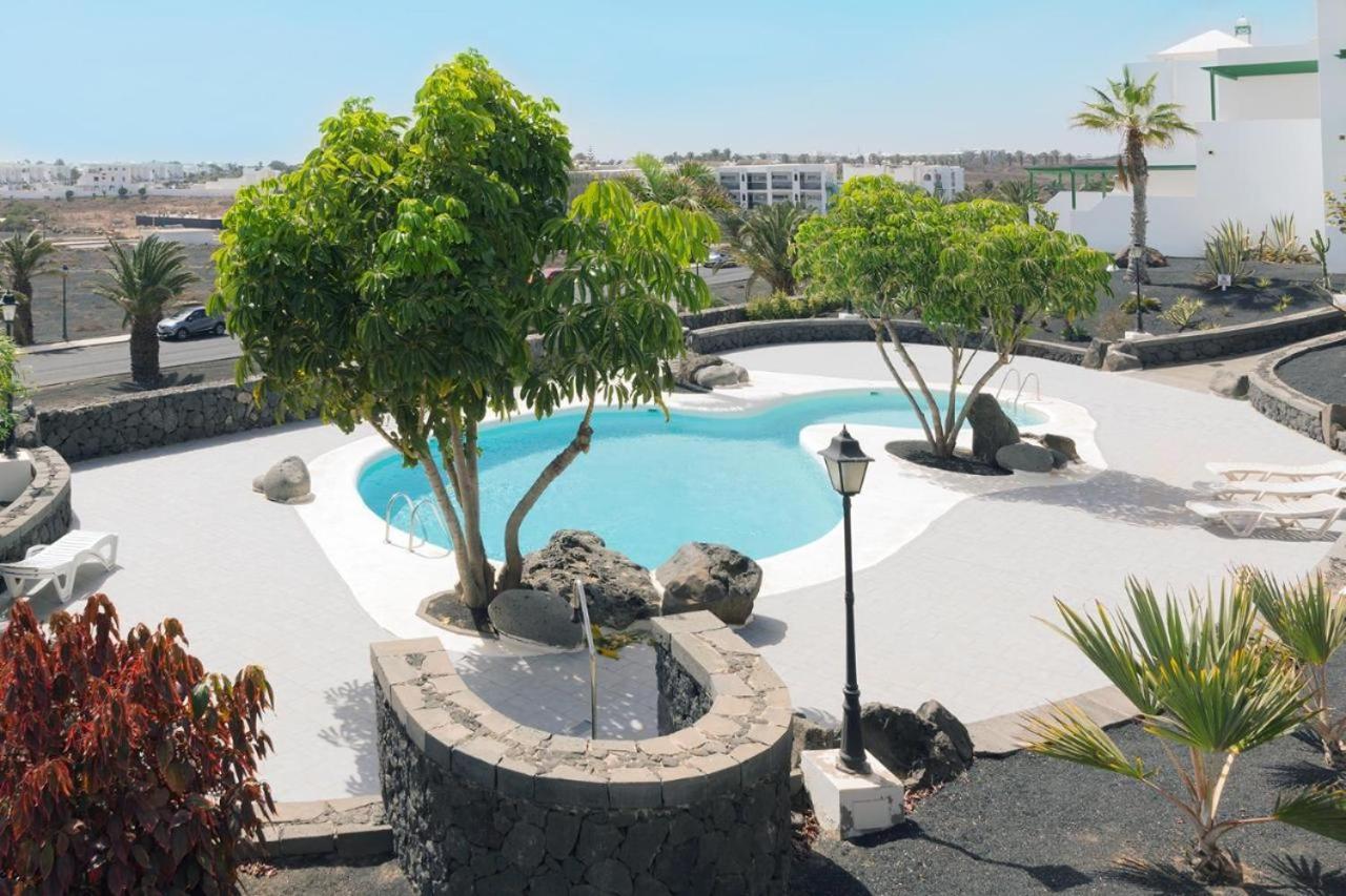 Apartamento Om Con Piscina Y Vistas Al Mar Apartman Costa Teguise Kültér fotó